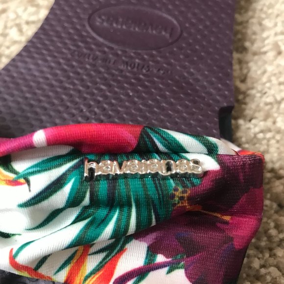 Havaianas White with Tropical Flowers Thong Sandals Size 9/10W - Picture 6 of 7